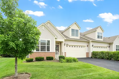 1136 Woodridge Dr #A, Sugar Grove, IL 60554