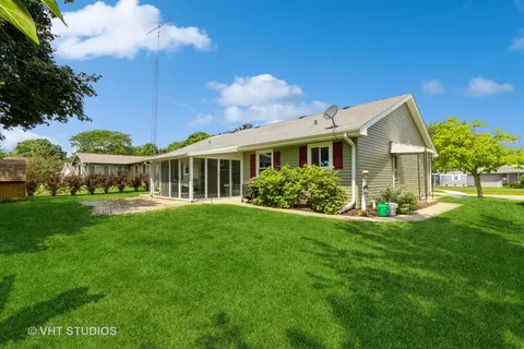 Exterior - 404 E Hill St, Genoa, IL 60135 photo 6 of 8