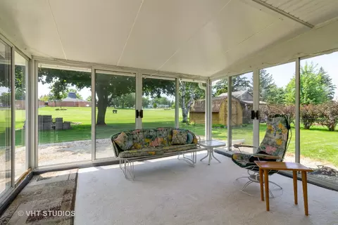 Exterior - 404 E Hill St, Genoa, IL 60135 photo 3 of 8