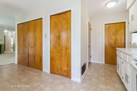 Entry Way - 404 E Hill St, Genoa, IL 60135 photo 1 of 1