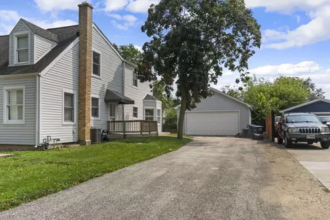 Exterior - 833 Walter Ave, Des Plaines, IL 60016 photo 2 of 6