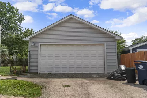 Exterior - 833 Walter Ave, Des Plaines, IL 60016 photo 6 of 6