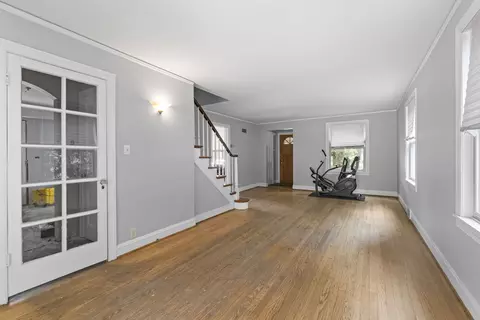 Living - 833 Walter Ave, Des Plaines, IL 60016 photo 3 of 6