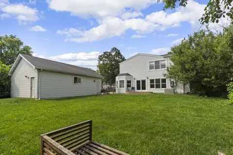 Exterior - 833 Walter Ave, Des Plaines, IL 60016 photo 4 of 6