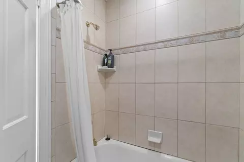 Bath - 833 Walter Ave, Des Plaines, IL 60016 photo 4 of 5