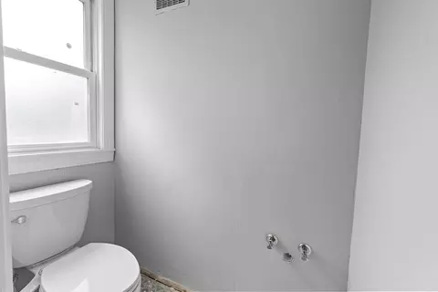 Bath - 833 Walter Ave, Des Plaines, IL 60016 photo 5 of 5