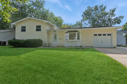 939 Darlington Ln, Crystal Lake, IL 60014