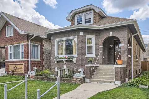 4137 W Oakdale Ave, Chicago, IL 60641
