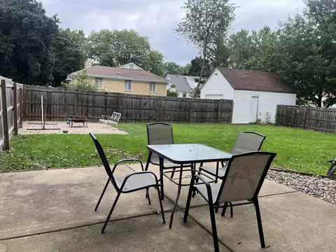 Exterior - 1276 W Logan St, Freeport, IL 61032 photo 2 of 6
