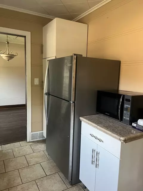 Kitchen - 1276 W Logan St, Freeport, IL 61032 photo 2 of 2