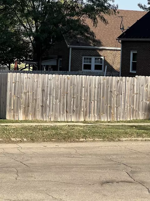 Exterior - 1276 W Logan St, Freeport, IL 61032 photo 6 of 6