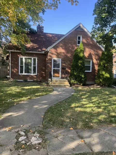 1276 W Logan St, Freeport, IL 61032