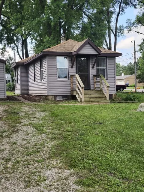 7511 Maple Dr, Wonder Lake, IL 60097
