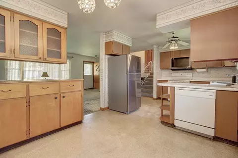 Kitchen - 16520 S Ivy Ln, Plainfield, IL 60586 photo 2 of 3