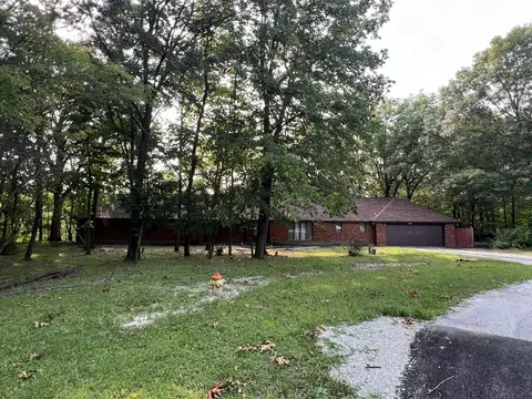 2518 E Creekwood Ct, Crete, IL 60417