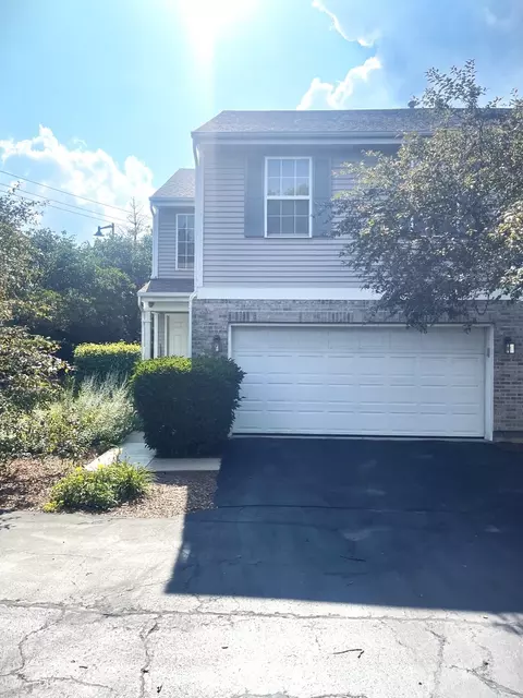 27 Colonial Ct, Streamwood, IL 60107