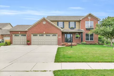 1508 Beaver Lake Dr, Mahomet, IL 61853