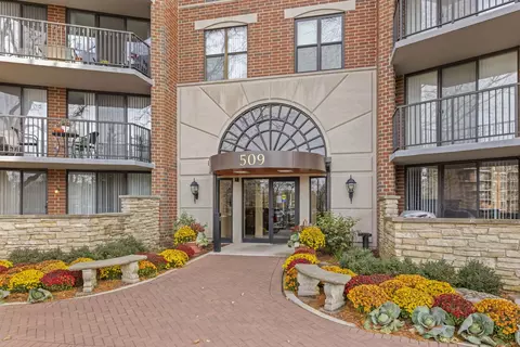 509 Aurora Ave #502, Naperville, IL 60540