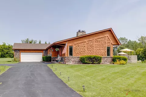 635 Meadow Ln, Winthrop Harbor, IL 60096