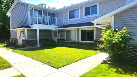 6131 Kit Carson Dr #38-4, Hanover Park, IL 60133