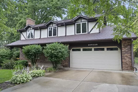 28 W120 Hickory Ln, West Chicago, IL 60185