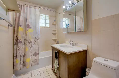 Bath - 238 Normandy Dr, Addison, IL 60101 photo 4 of 4