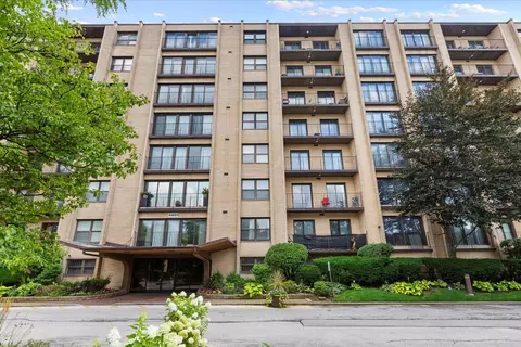 4601 W Touhy Ave #605, Lincolnwood, IL 60712