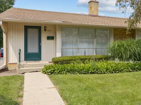 920 N Milwaukee Ave #F, Libertyville, IL 60048