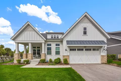 2834 Parkside Cir, Glenview, IL 60026