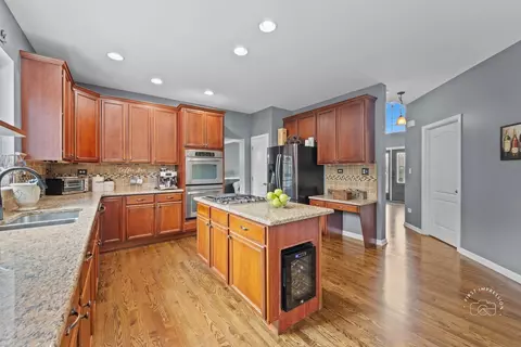 Kitchen - 3547 Tournament Dr, Elgin, IL 60124 photo 2 of 3
