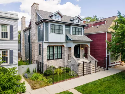 2236 W Ainslie Ave, Chicago, IL 60625