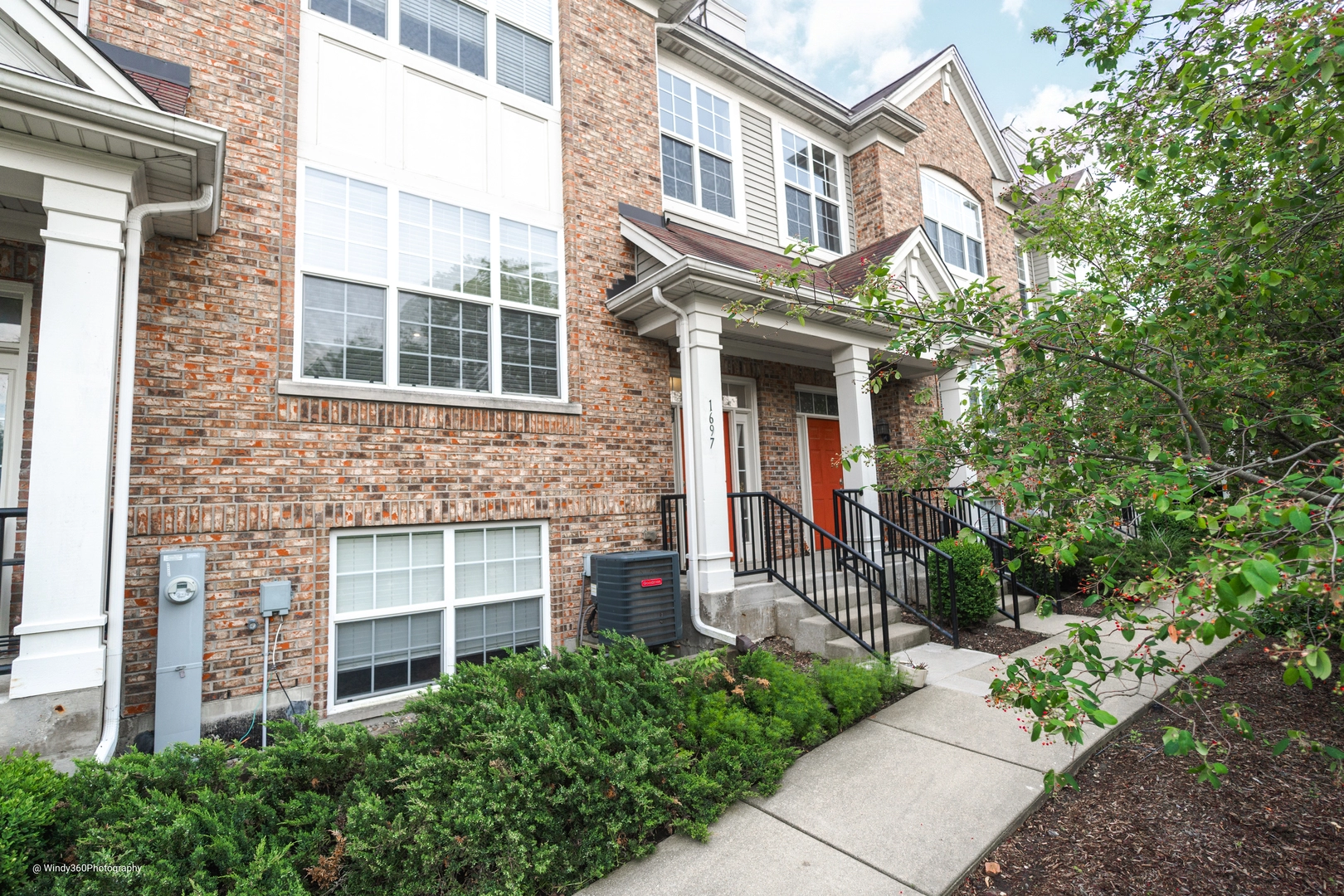 1697 Deer Pointe Dr  