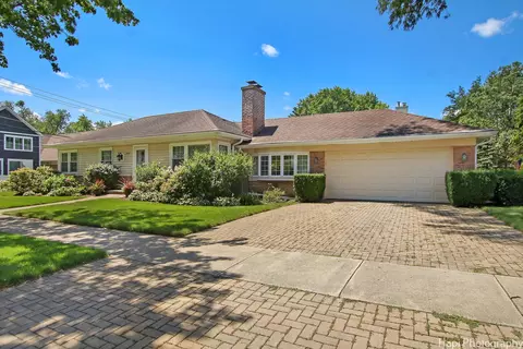 1430 Spruce St, Northbrook, IL 60062