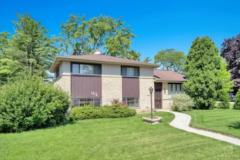 1418 N Burning Bush Ln, Mount Prospect, IL 60056