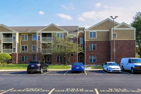120 Glengarry Dr #312, Bloomingdale, IL 60108