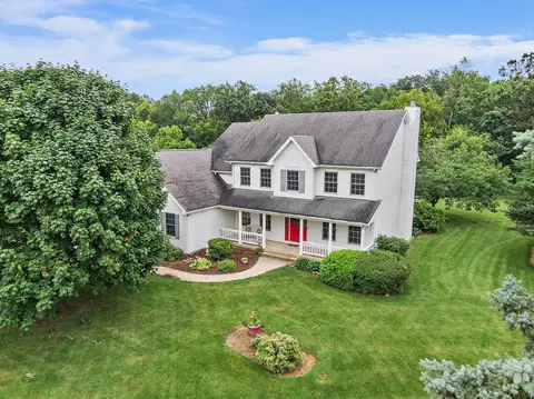 7213 Deerwood Trl, Mchenry, IL 60050