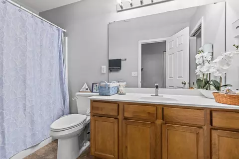 Bath - 7431 Thomas Dr, Loves Park, IL 61111 photo 2 of 2