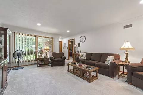 Living - 849 E North St, Morris, IL 60450 photo 2 of 2