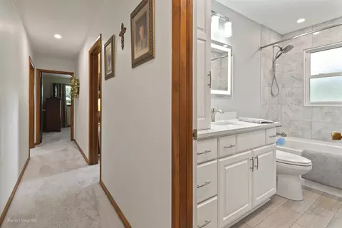 Entry Way - 849 E North St, Morris, IL 60450 photo 2 of 2