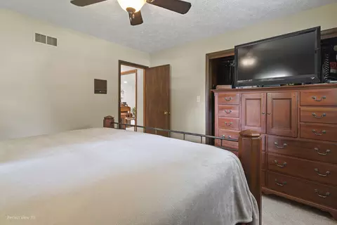 Bedroom - 849 E North St, Morris, IL 60450 photo 2 of 3