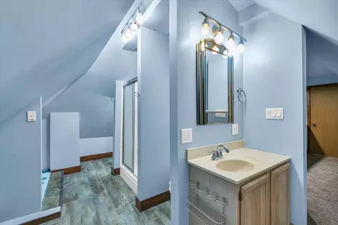 Bath - 206 E Daggy St, Tuscola, IL 61953 photo 3 of 4