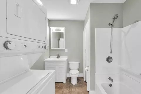 Bath - 206 E Daggy St, Tuscola, IL 61953 photo 1 of 4