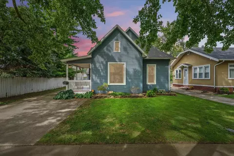 206 E Daggy St, Tuscola, IL 61953