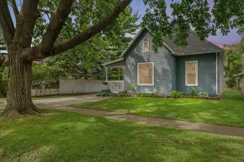 Exterior - 206 E Daggy St, Tuscola, IL 61953 photo 2 of 9