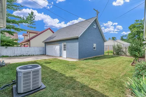Exterior - 206 E Daggy St, Tuscola, IL 61953 photo 7 of 9