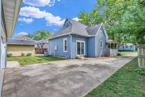 Exterior - 206 E Daggy St, Tuscola, IL 61953 photo 6 of 9