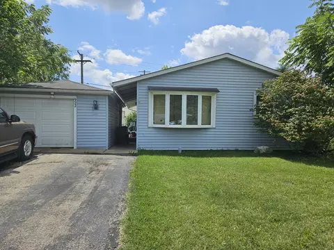 922 Berkley St, Carpentersville, IL 60110