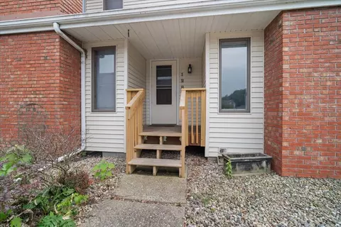 903 N Linden St #128, Normal, IL 61761
