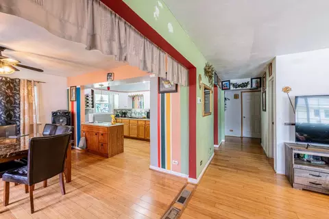 Entry Way - 443 Jefferson Ave, Elgin, IL 60120 photo 1 of 1