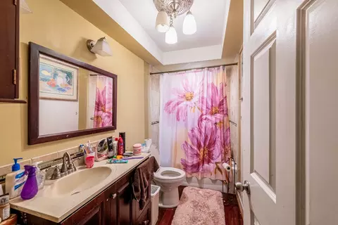 Bath - 443 Jefferson Ave, Elgin, IL 60120 photo 1 of 2